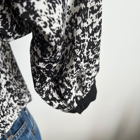 Kenneth Cole Select - Black & White V-Neck Blouse - Picture 3 of 9